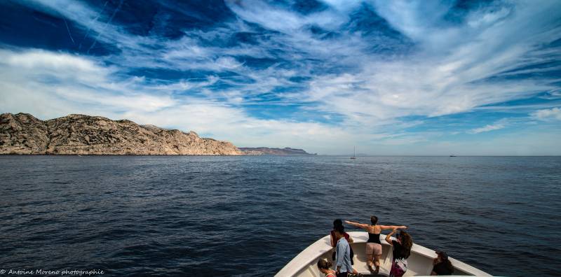 Croisière sur un catamaran avec buffet ou repas assis en mer à Marseille