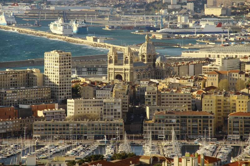 Visiter les calanques de Marseille en bateau avec Croisières Marseille Calanques