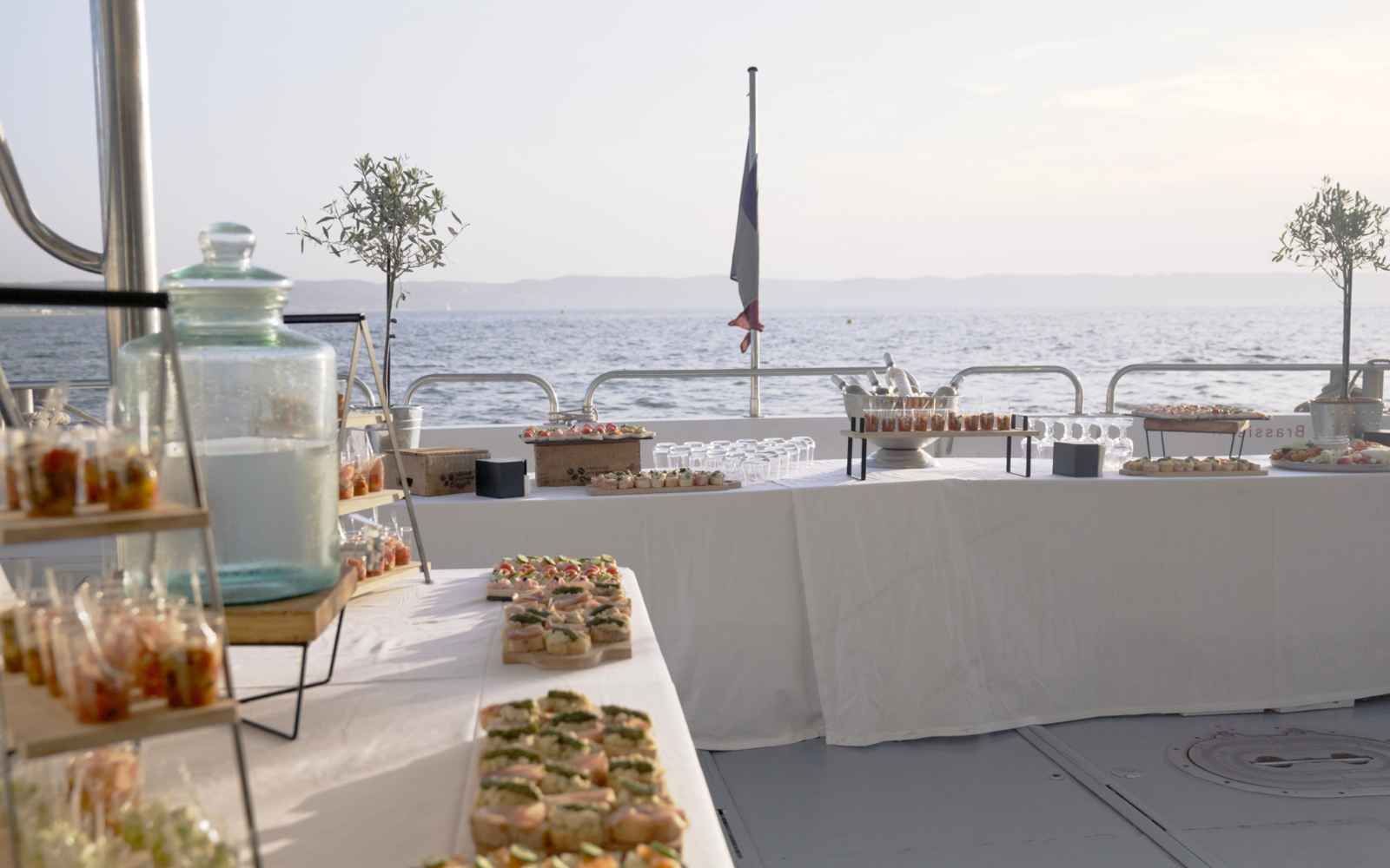 Buffet pour évènement à bord du Green Calanques