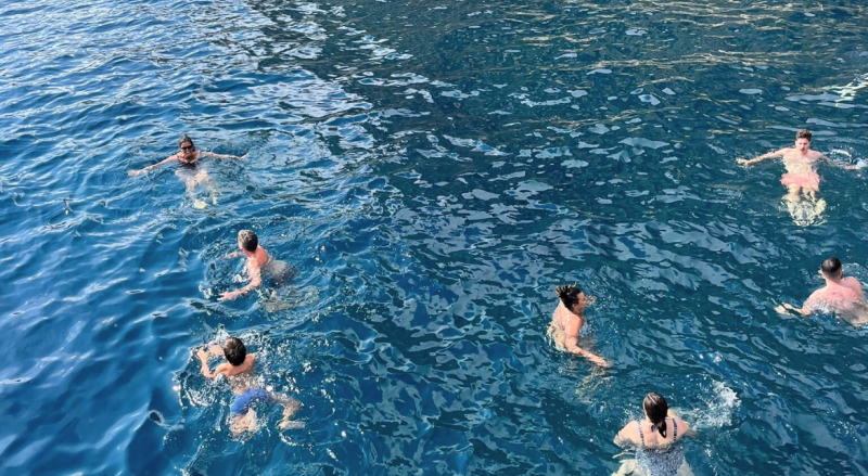 Baignade en mer pour anniversaire 