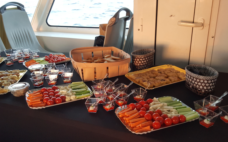 Petit déjeuner d'équipe sur un bateau privatisé à Marseille