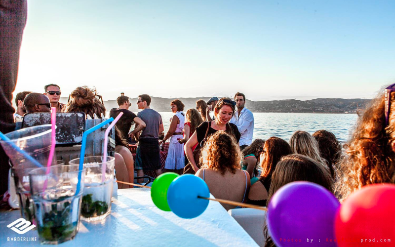 L'été bat son plein… et nos mythiques apéros sur l'eau sont de retour !