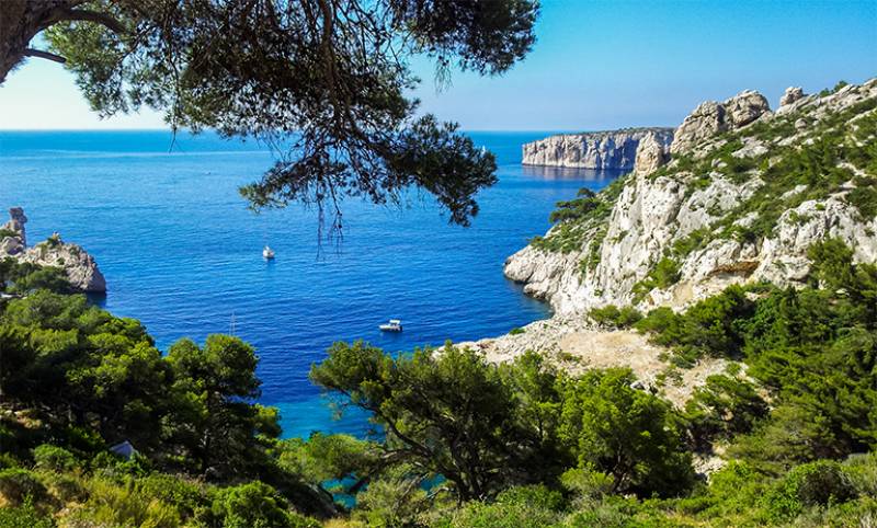 Location de bateau pour visiter les calanques à Marseille
