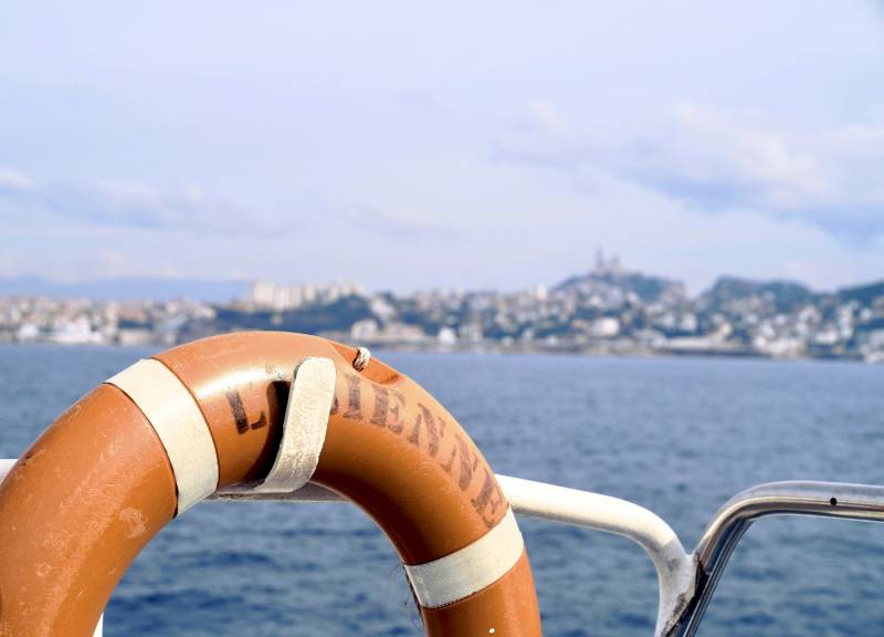 Notre navire amiral dans la rade de Marseille