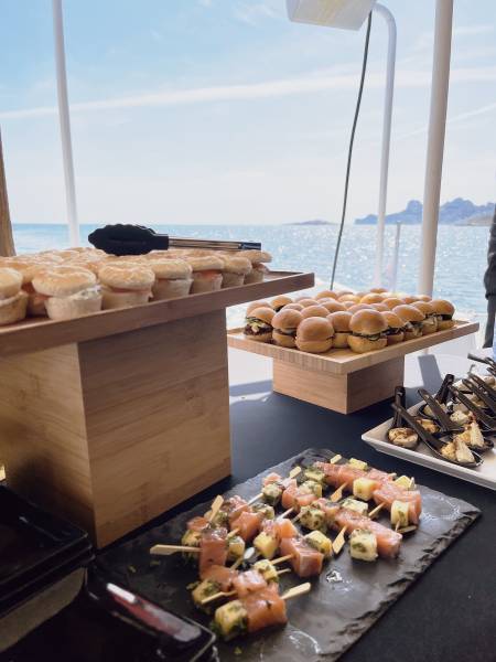 Buffet déjeunatoire sur l'Ilienne