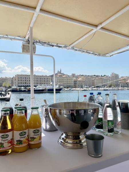 apéritif sur le pont supèrieur de l'Ilienne