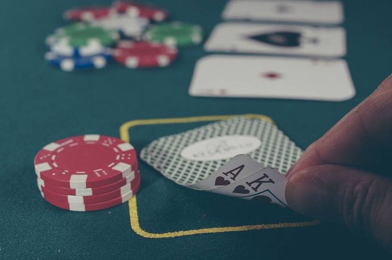 jeu de poker à bord