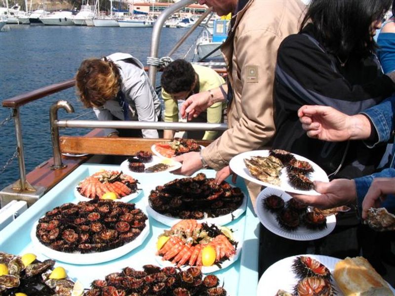 Dégustation de coquillages en mer