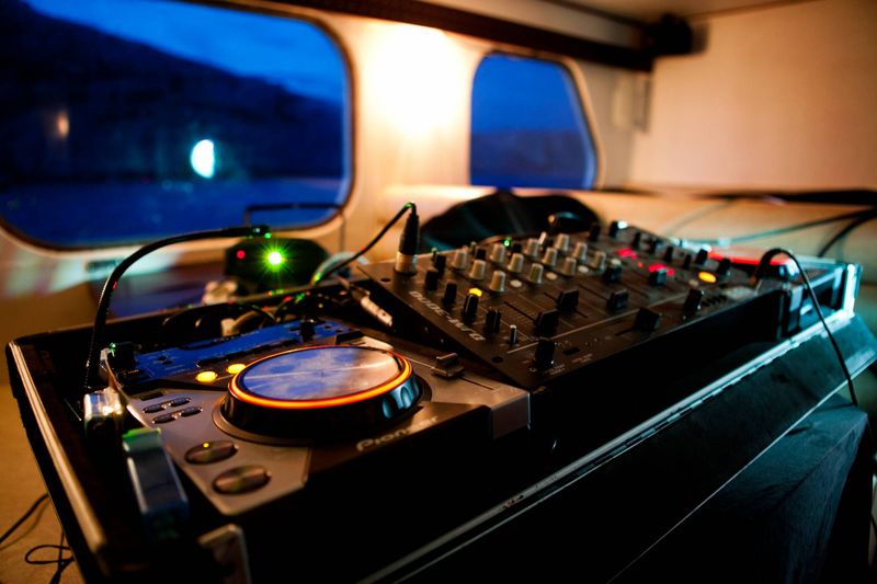 Animation DJ sur un bateau