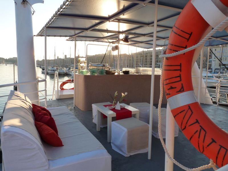 Pont principal de l'Ilienne décoré